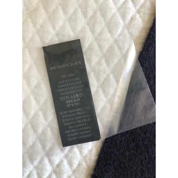 Burberry Classic Cashmere Scarf with Archive Logo - Picture 9 of 12